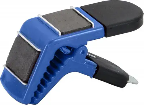 Magnetic Brush Clip by Axus